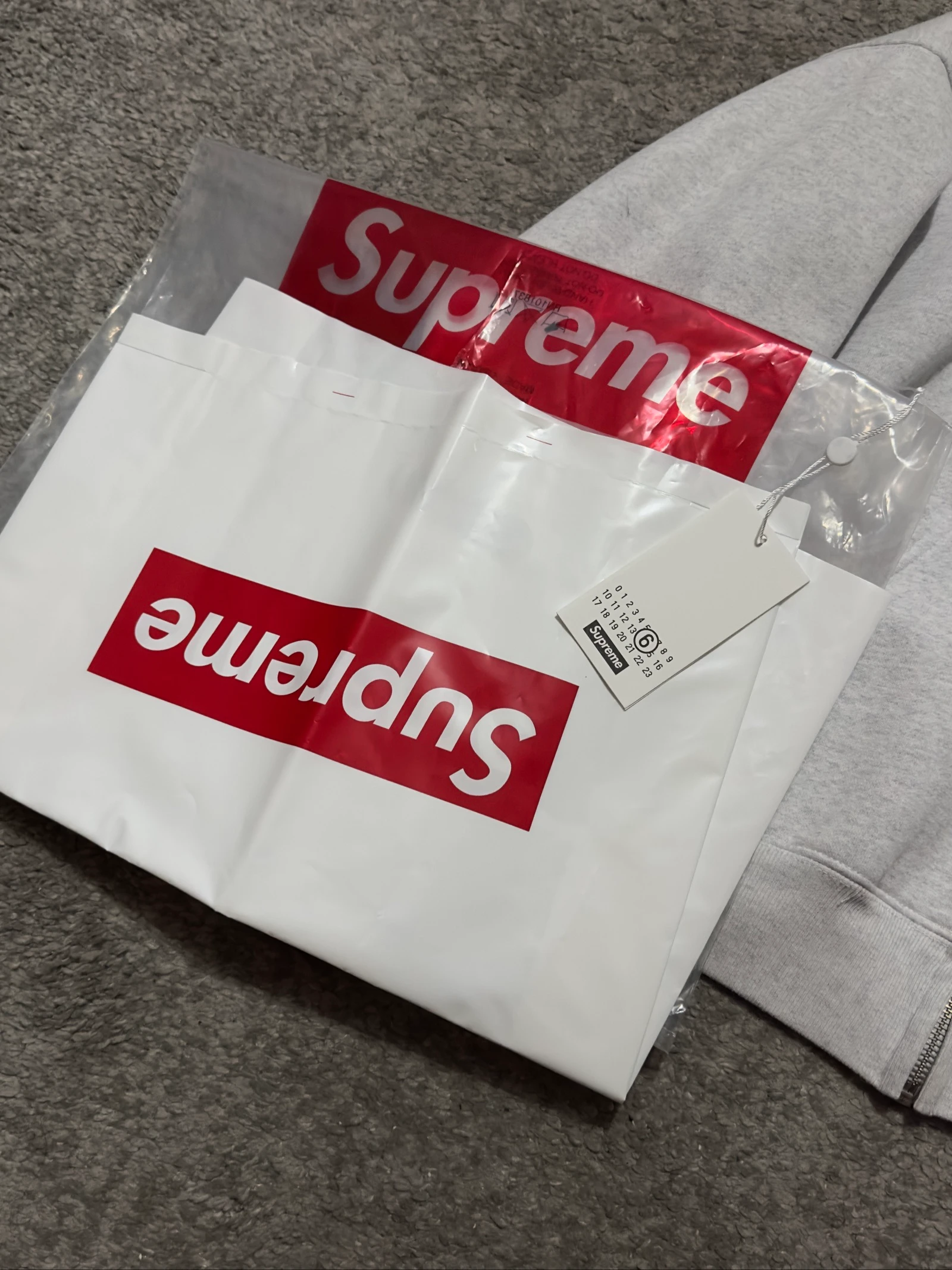 Supreme × MM6 Maison Margiela Sweat à capuche zippé (Gris) – photo 2